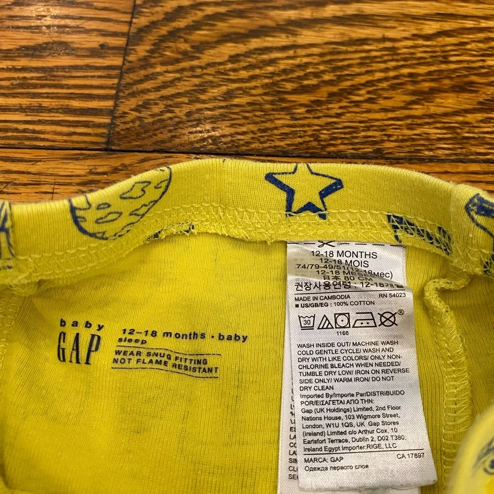 GAP - Yellow Pajama Set with Blue Robots - 12-18 mo